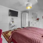 Amazing Apartment In Kolobrzeg With Kitchen